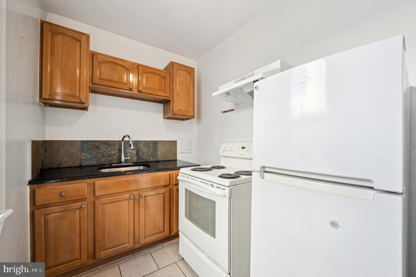 513 W Girard Ave #2 Property Photo 4