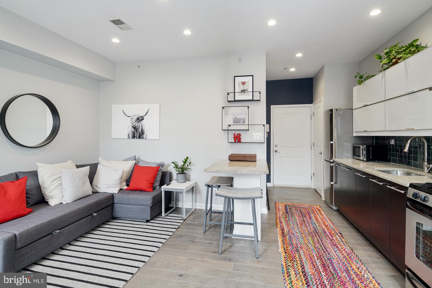 1343 Lombard St #b Property Photo 3