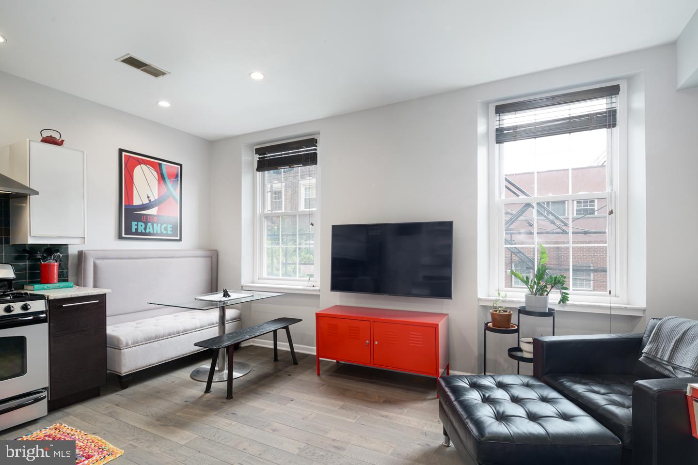 1343 Lombard St #b Property Photo 4
