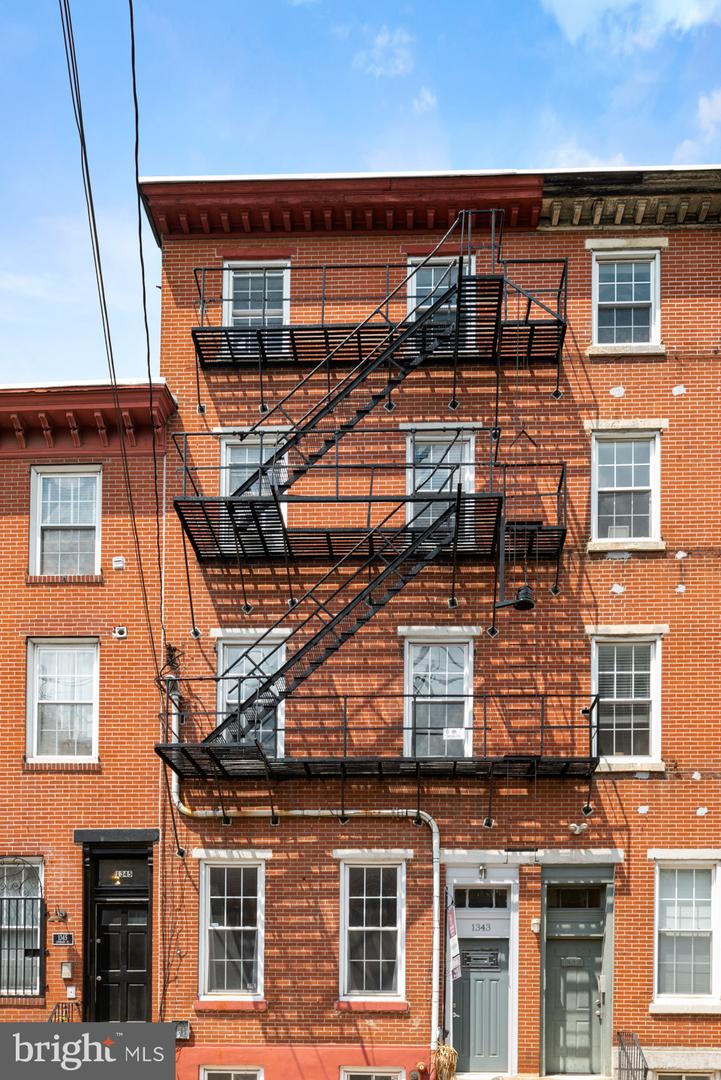 1343 Lombard St #b Property Photo 12