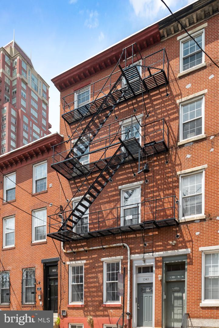 1343 Lombard St #b Property Photo 13