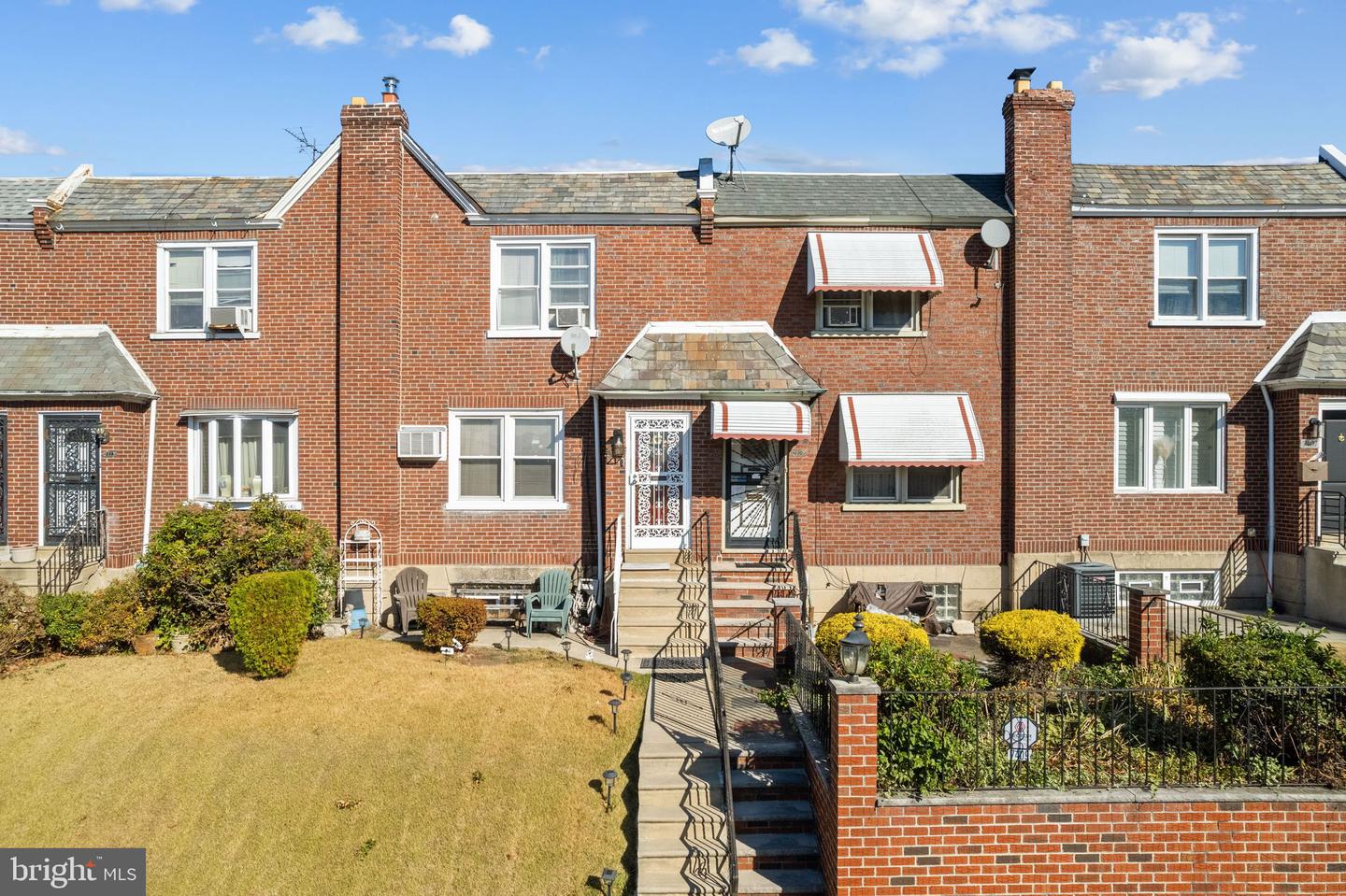 7411 Woolston Ave Property Photo