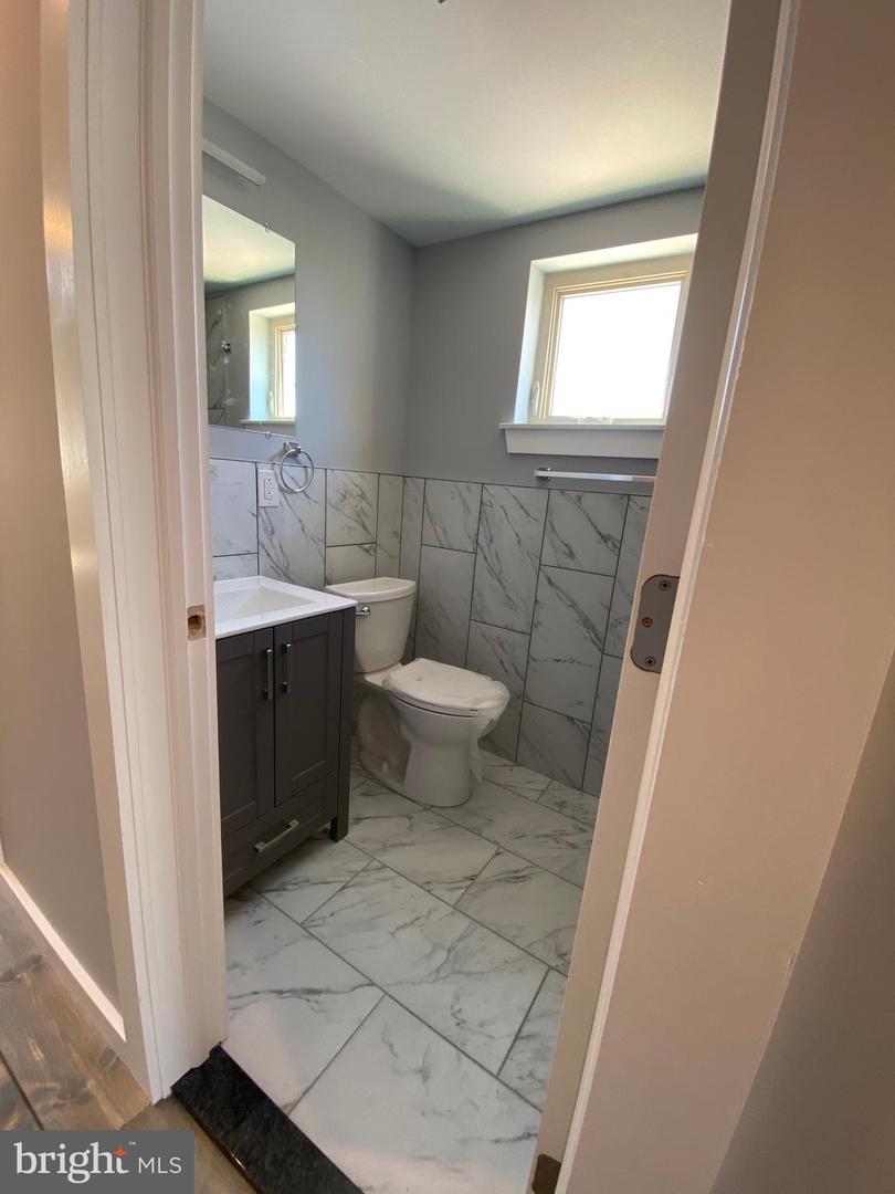 1534 W Stiles St #c Property Photo 5