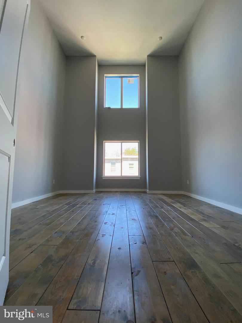 1534 W Stiles St #c Property Photo 6