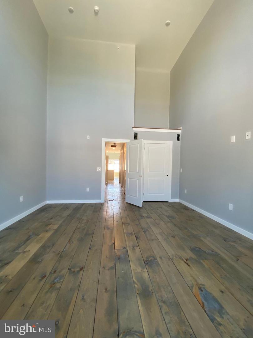 1534 W Stiles St #c Property Photo 7