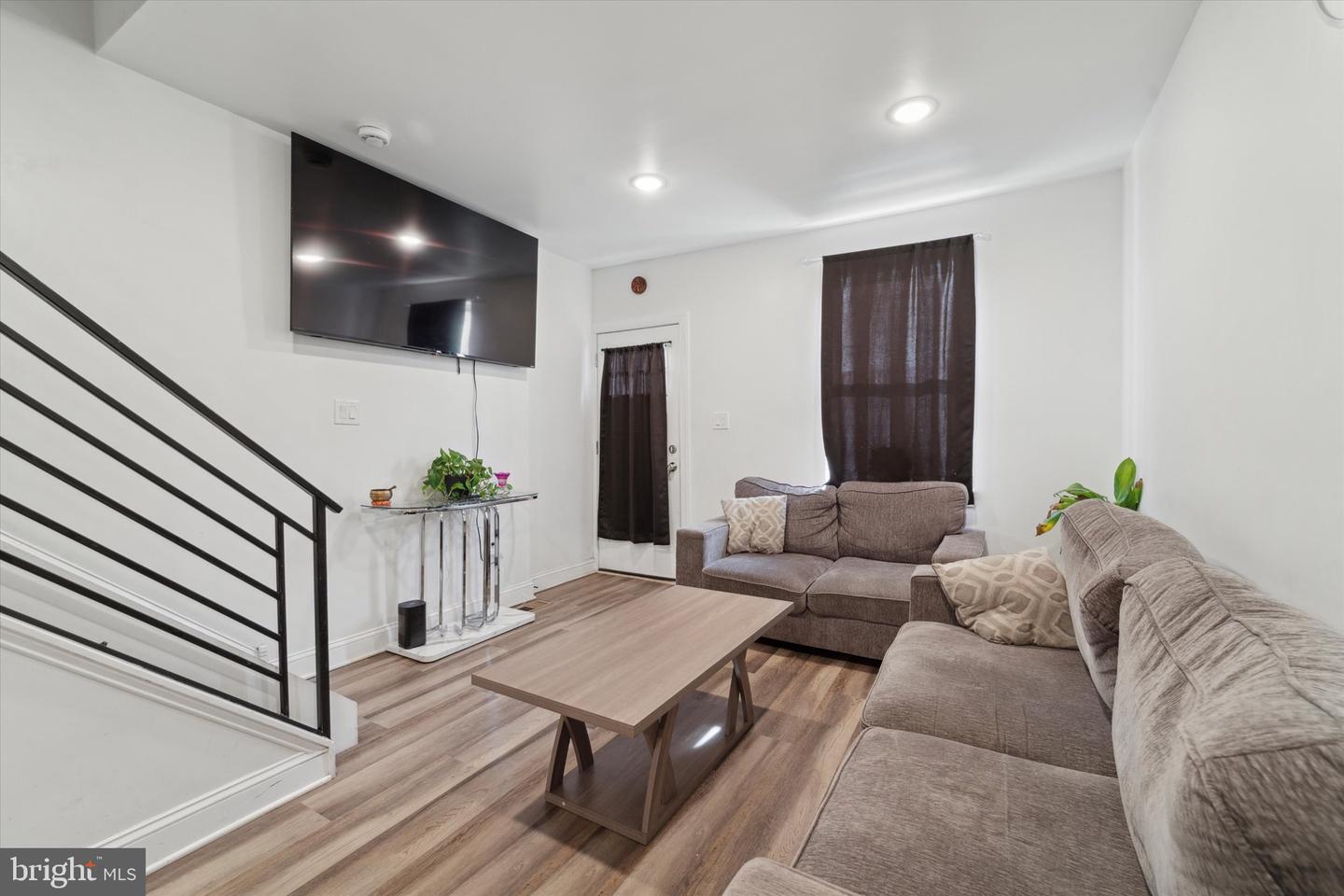 3727 Melon St Property Photo 3