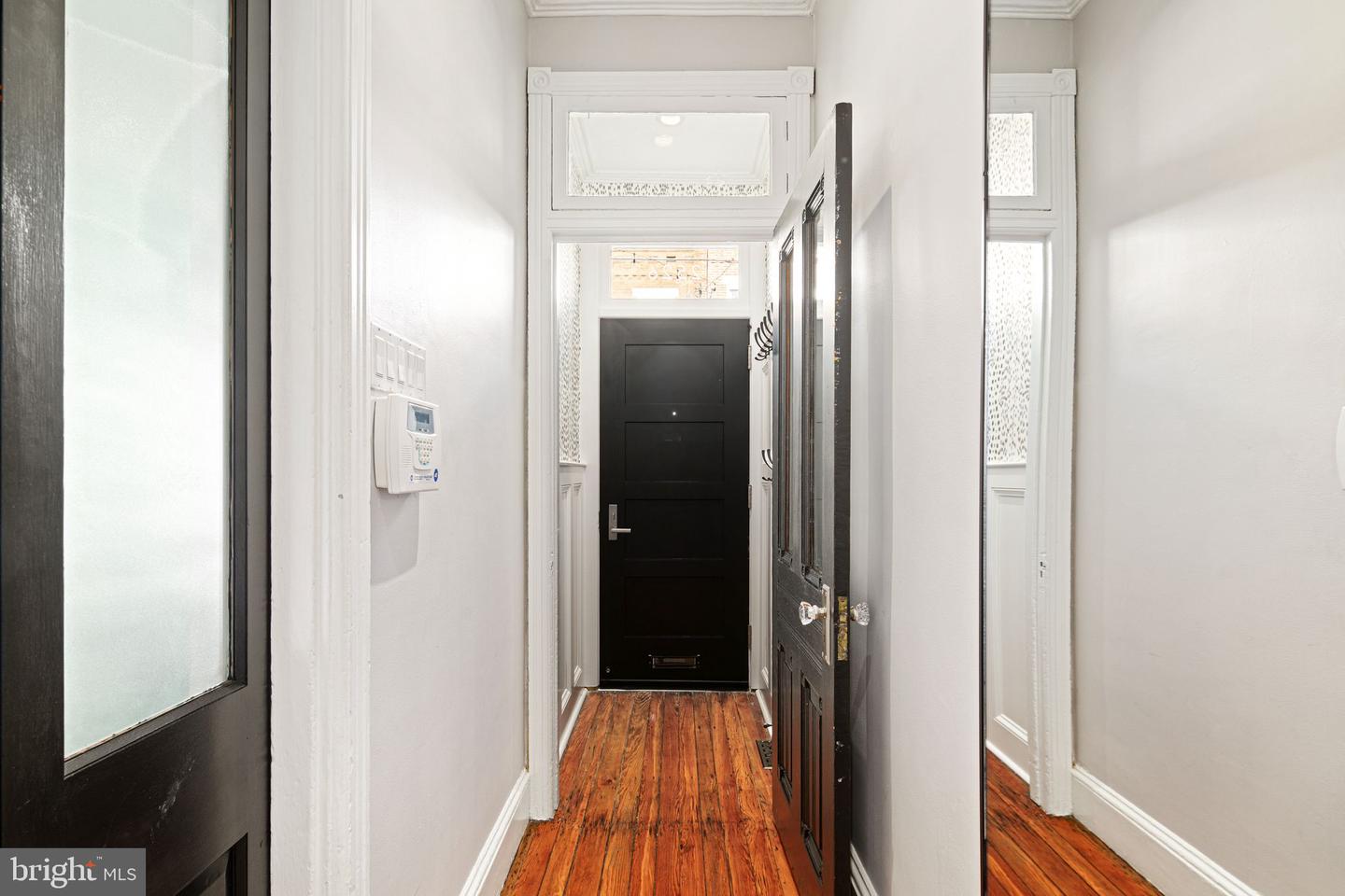 2526 Meredith St Property Photo 4
