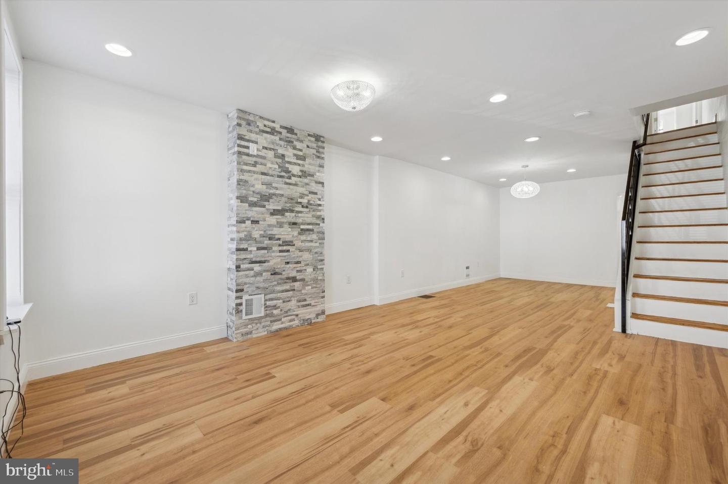 2732 W York St Property Photo 2