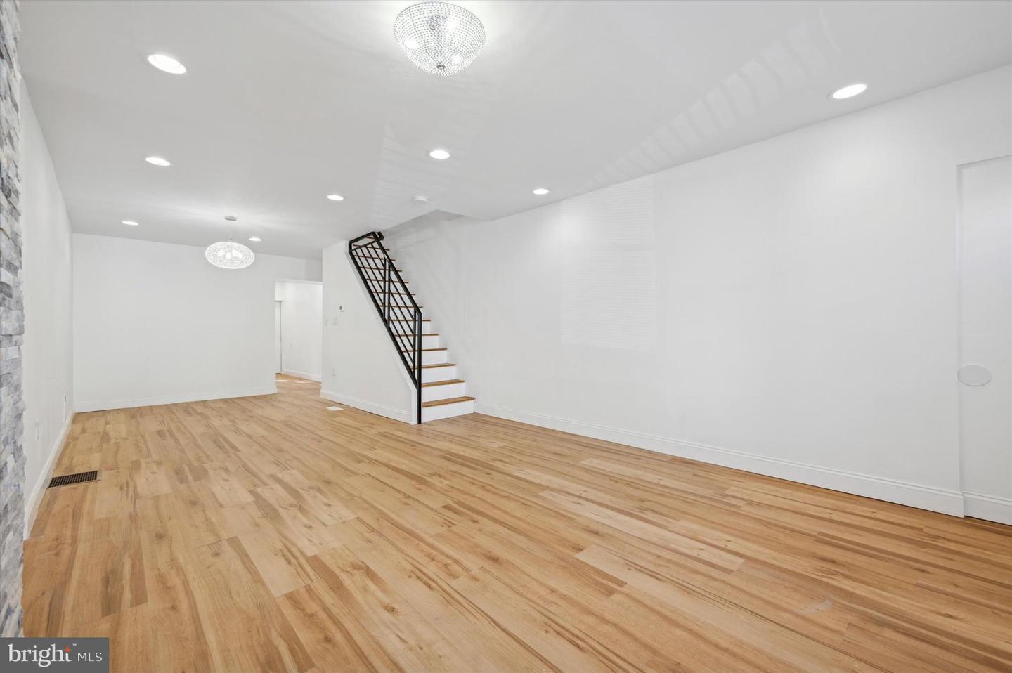 2732 W York St Property Photo 4