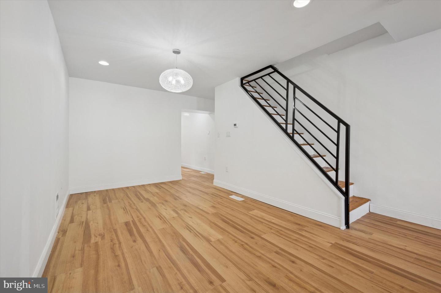 2732 W York St Property Photo 5