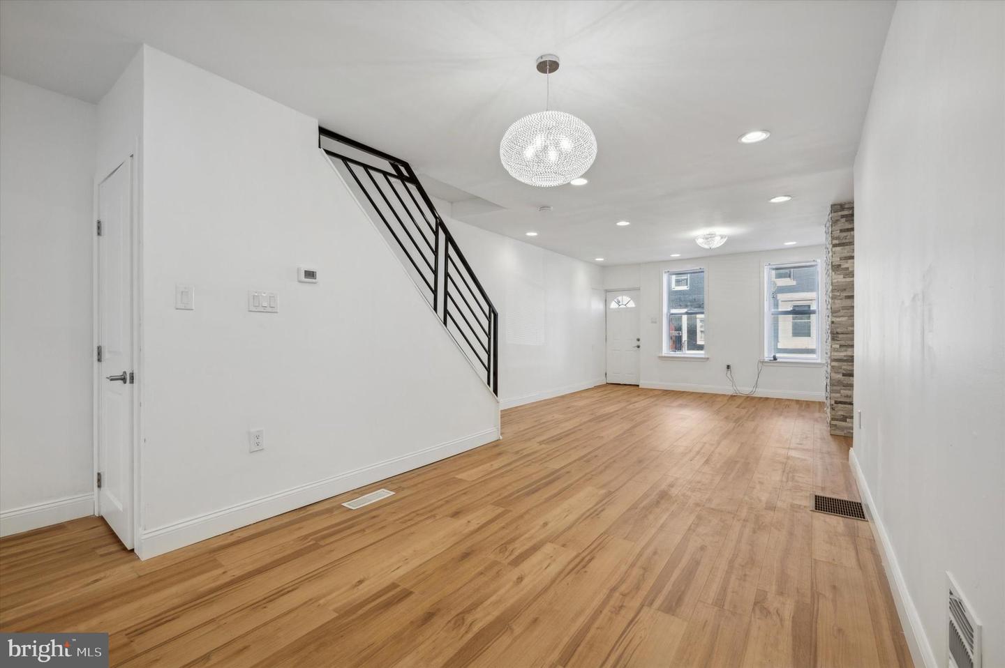 2732 W York St Property Photo 6