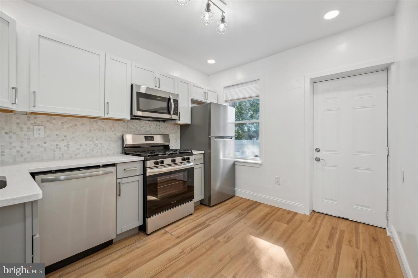 2732 W York St Property Photo 7