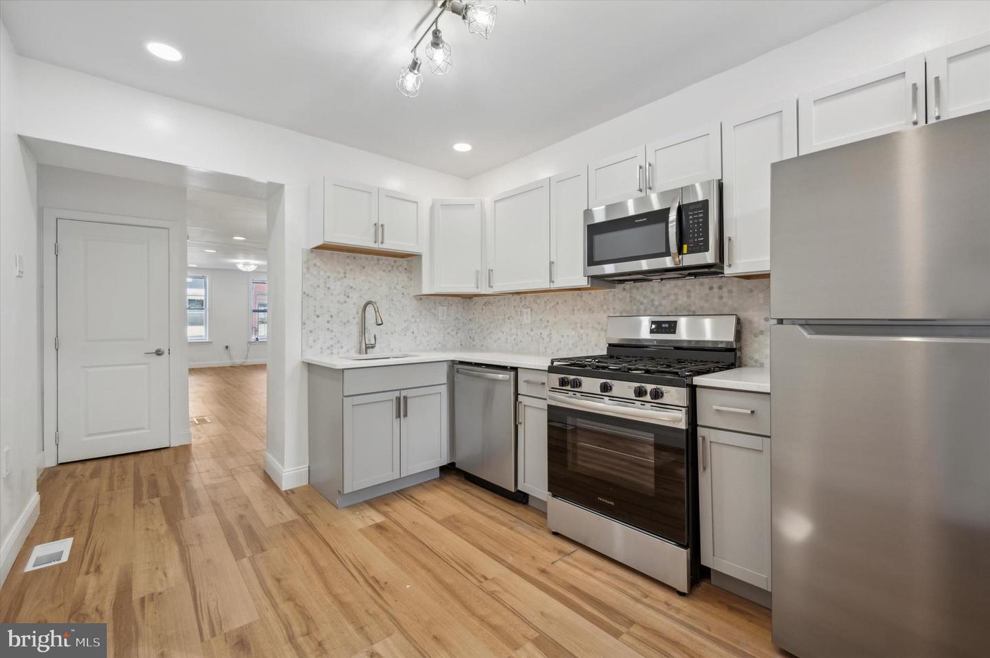 2732 W York St Property Photo 8