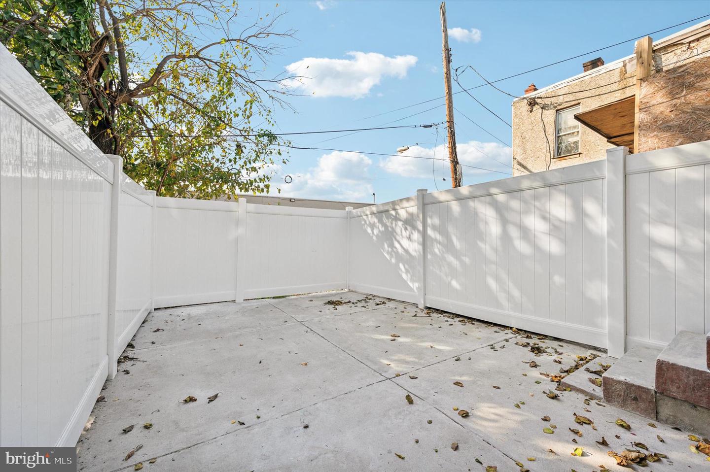 2732 W York St Property Photo 9