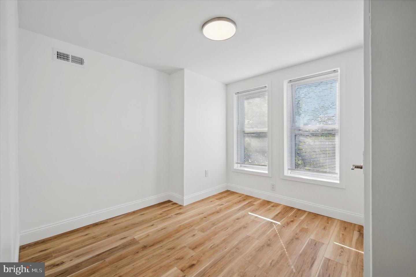 2732 W York St Property Photo 10