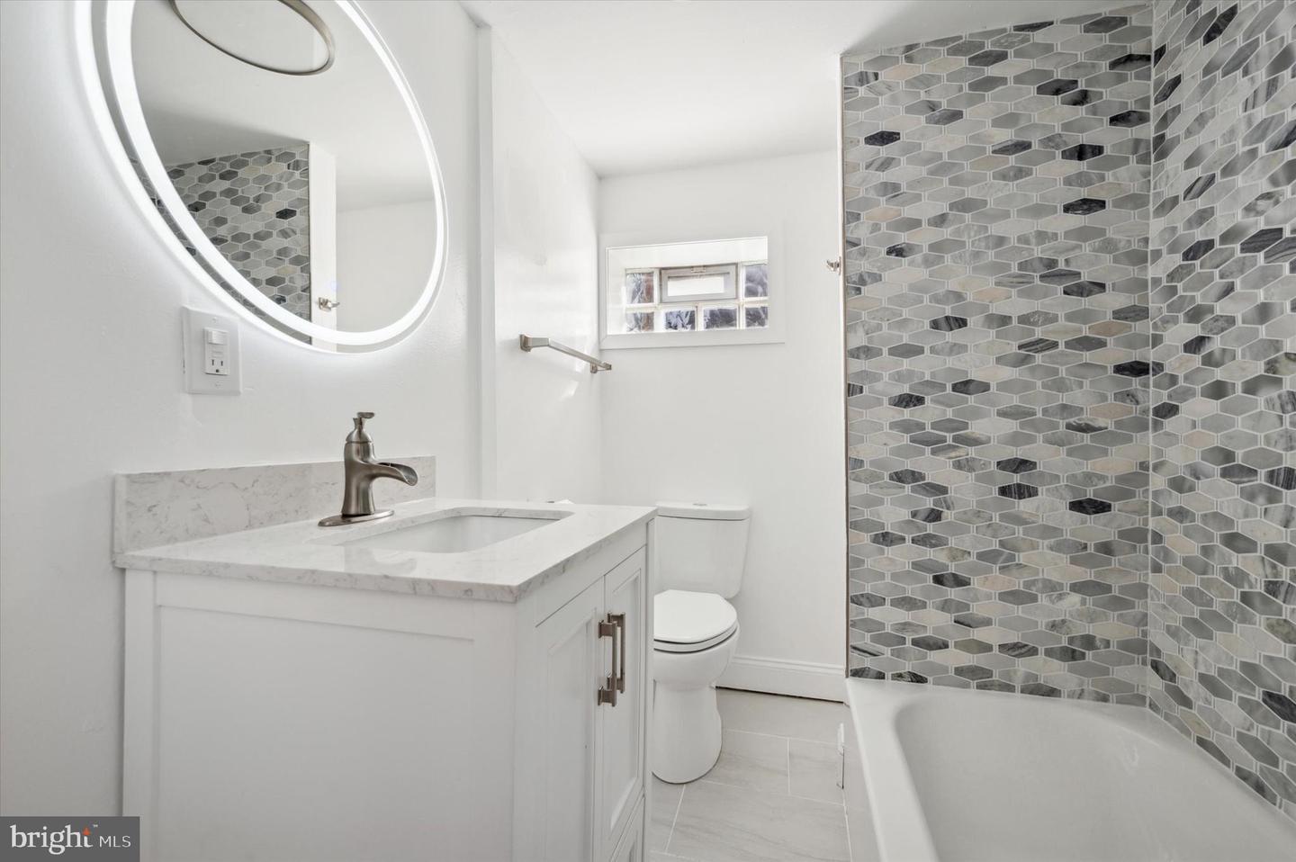 2732 W York St Property Photo 11