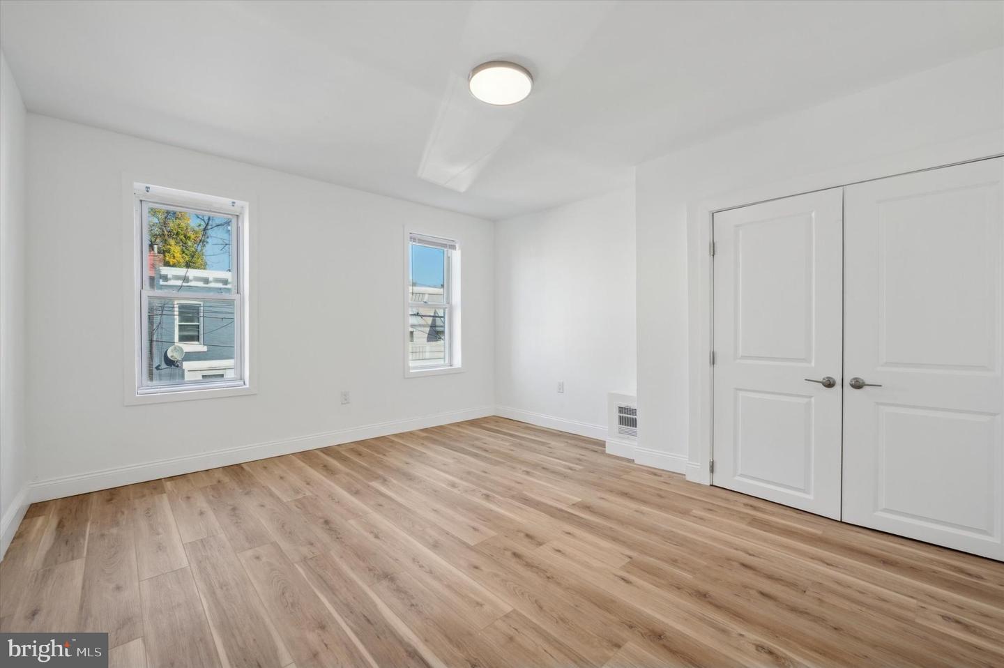 2732 W York St Property Photo 13
