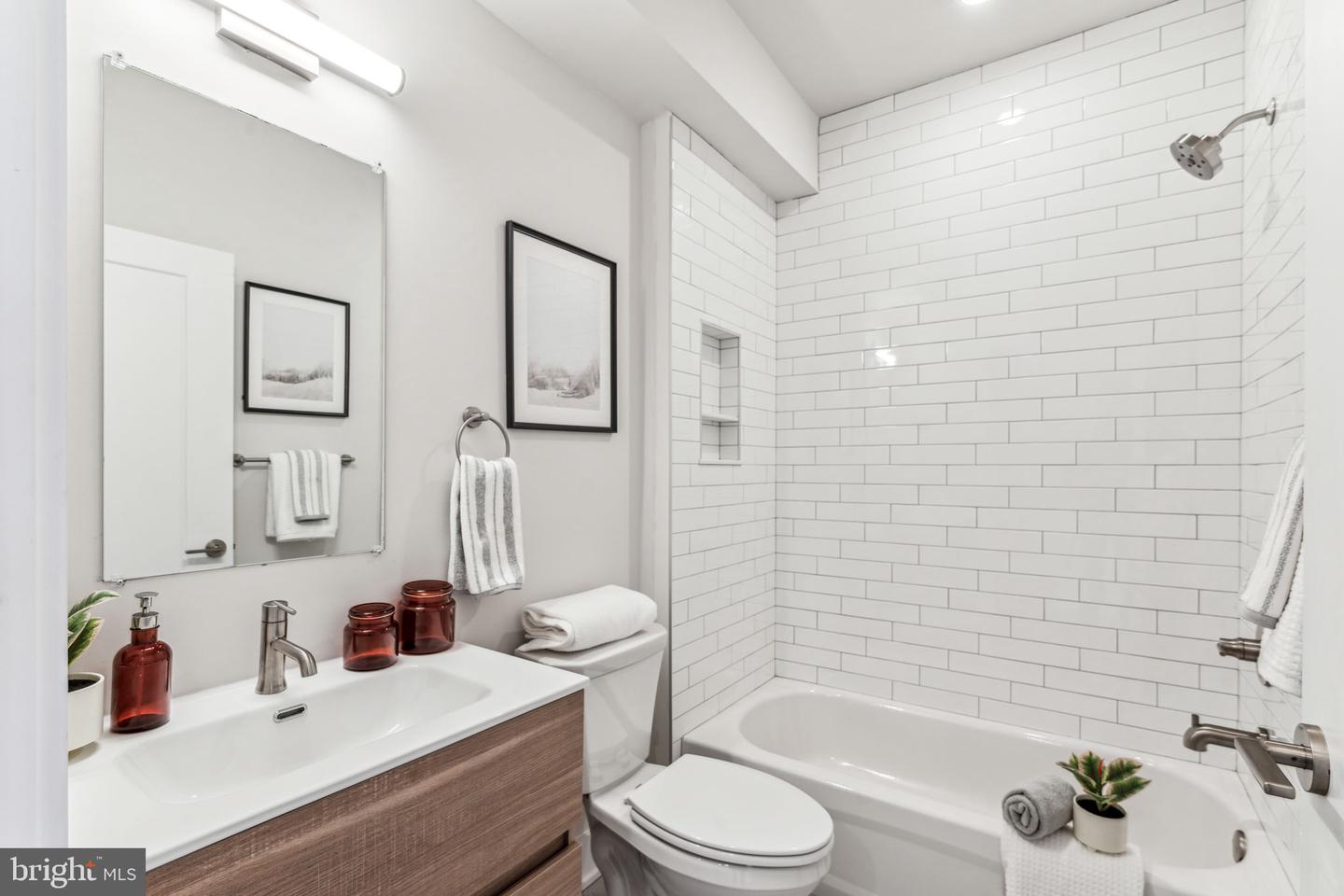 3205 N 35th St #6 Property Photo 34