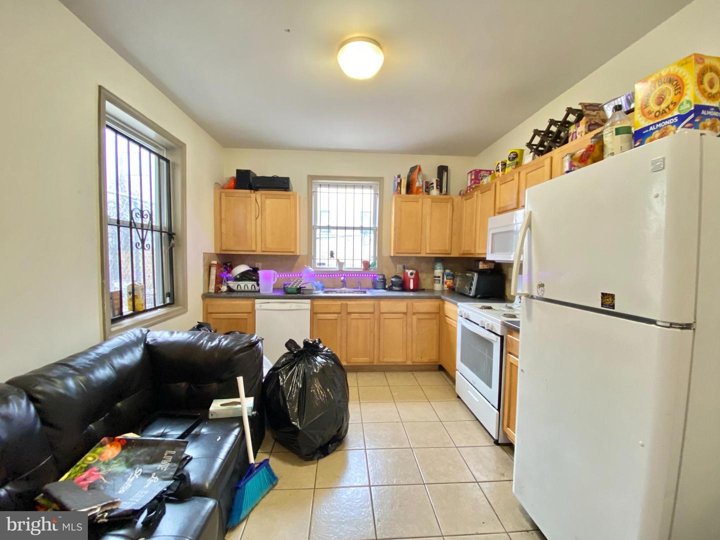2156 N Carlisle St Property Photo 3