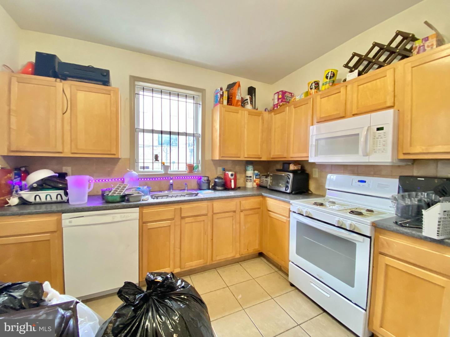 2156 N Carlisle St Property Photo 5