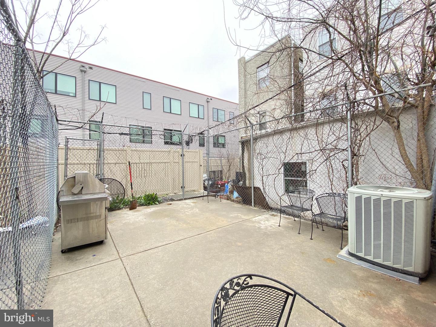 2156 N Carlisle St Property Photo 7