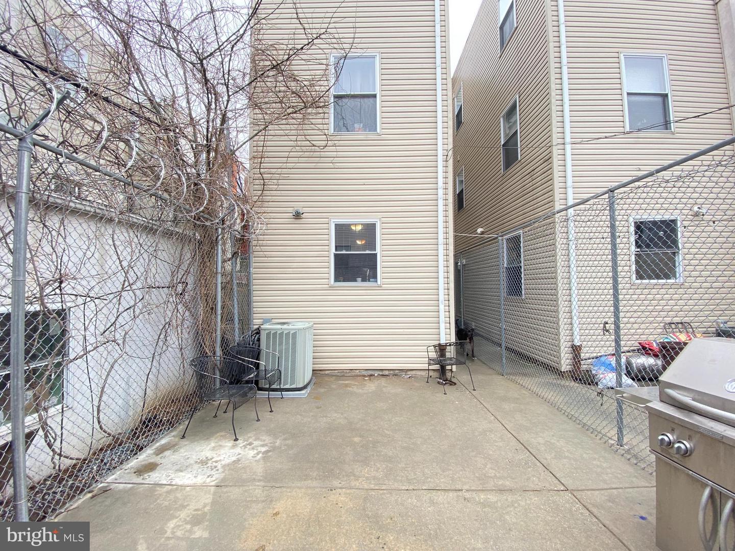 2156 N Carlisle St Property Photo 8