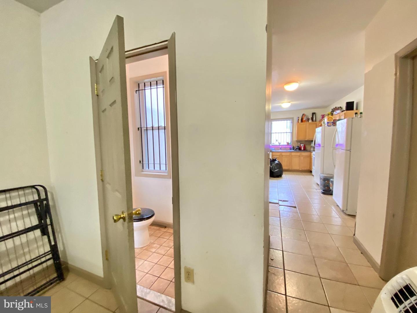 2156 N Carlisle St Property Photo 9