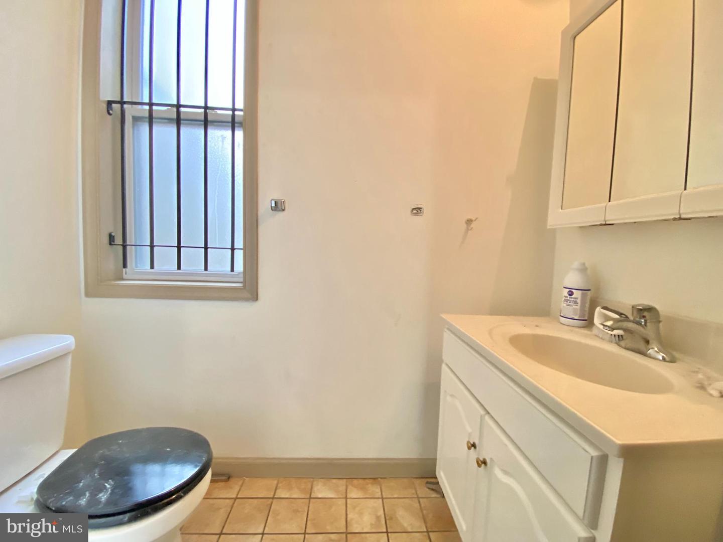 2156 N Carlisle St Property Photo 10