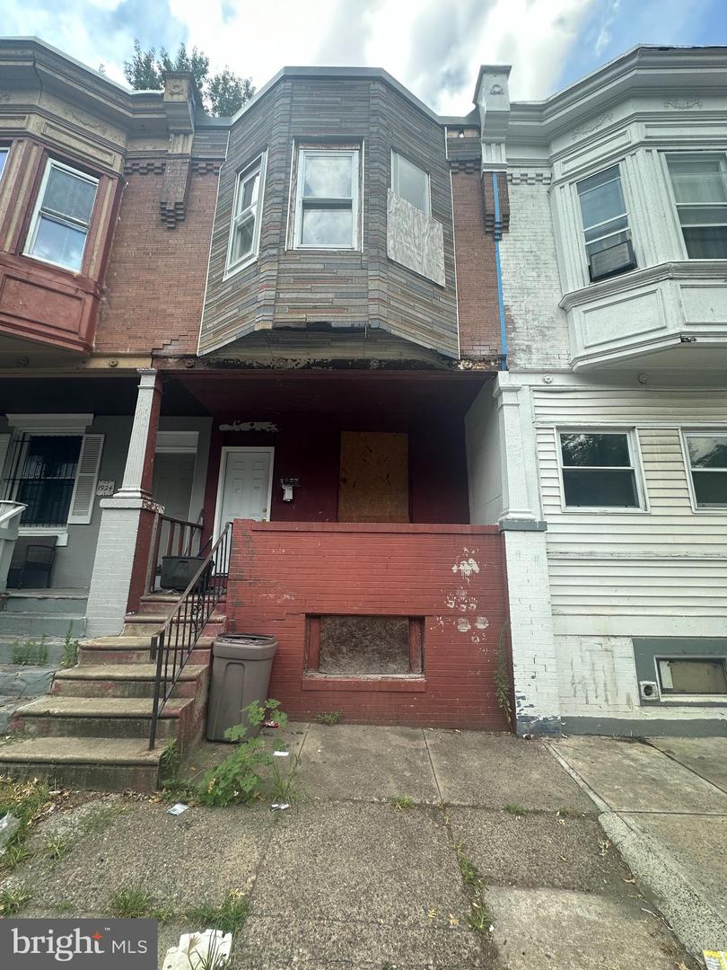 1922 S REDFIELD ST Property Photo 1