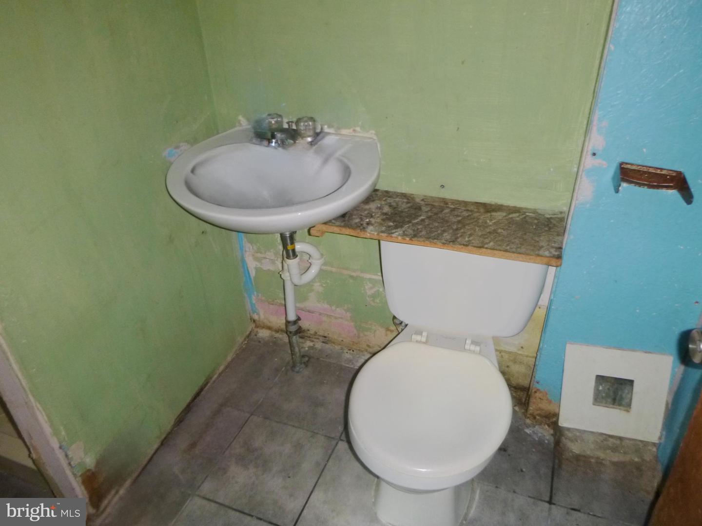 5933 N Franklin St Property Photo 7