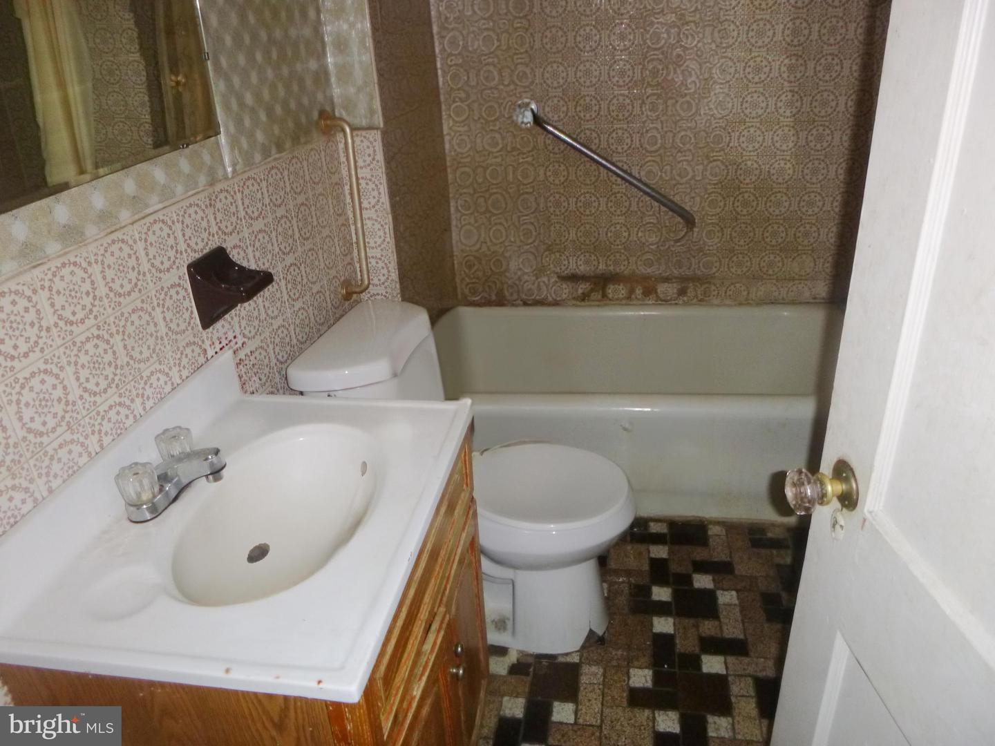 5933 N Franklin St Property Photo 10