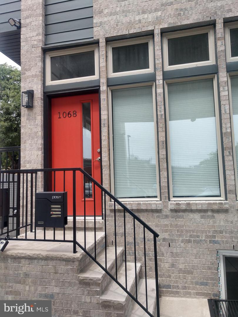 1068 N Front St #commercial Property Photo 1