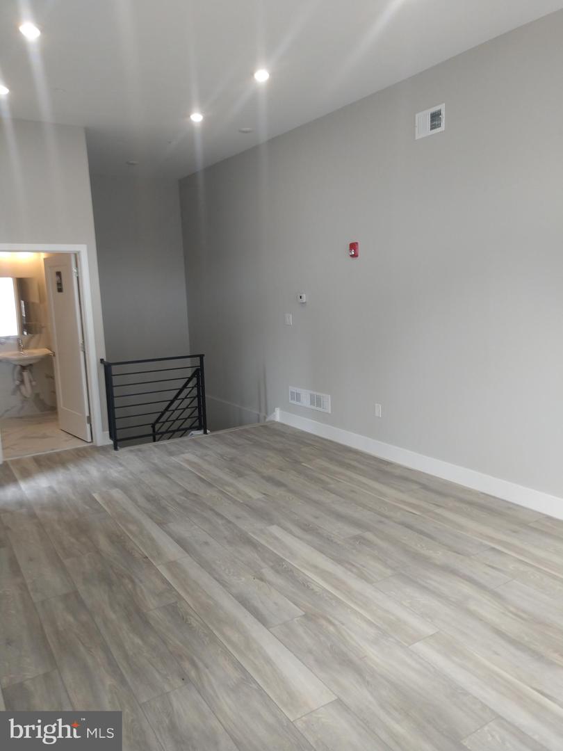 1068 N Front St #commercial Property Photo 3