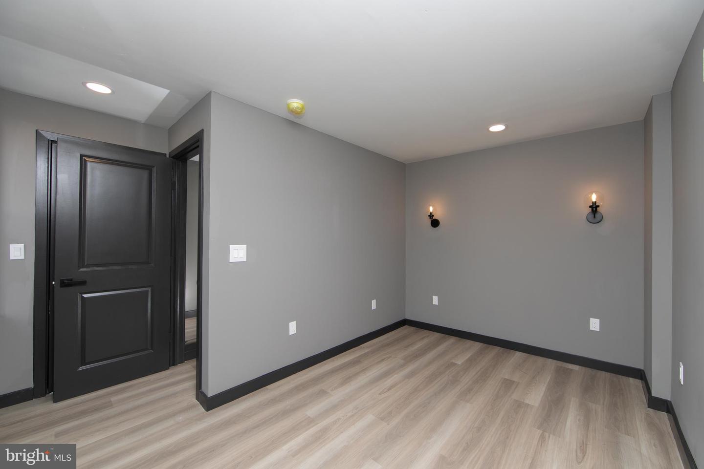 832 League St Property Photo 13