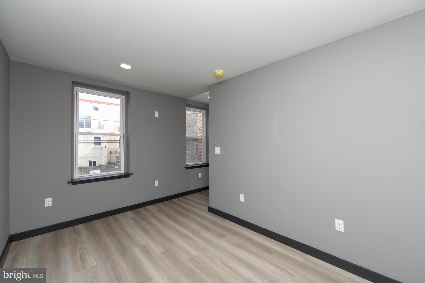 832 League St Property Photo 14