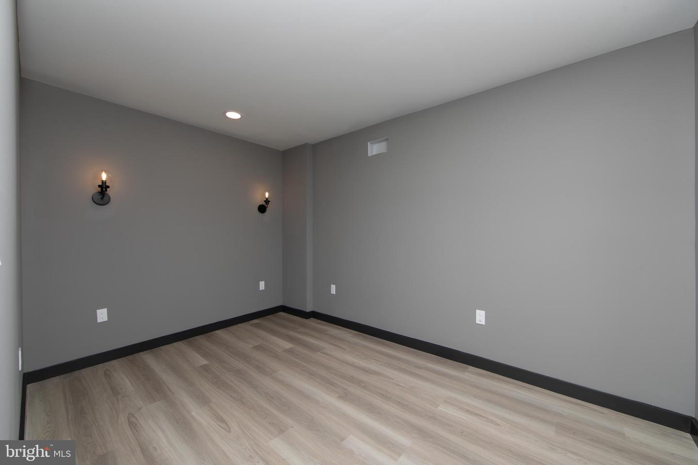 832 League St Property Photo 15