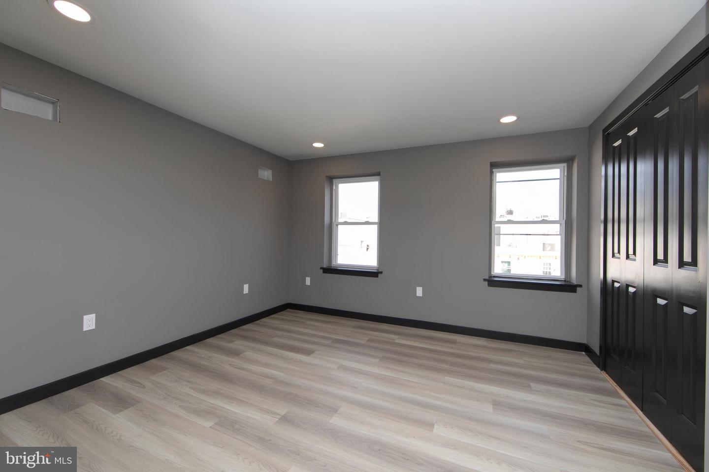 832 League St Property Photo 17