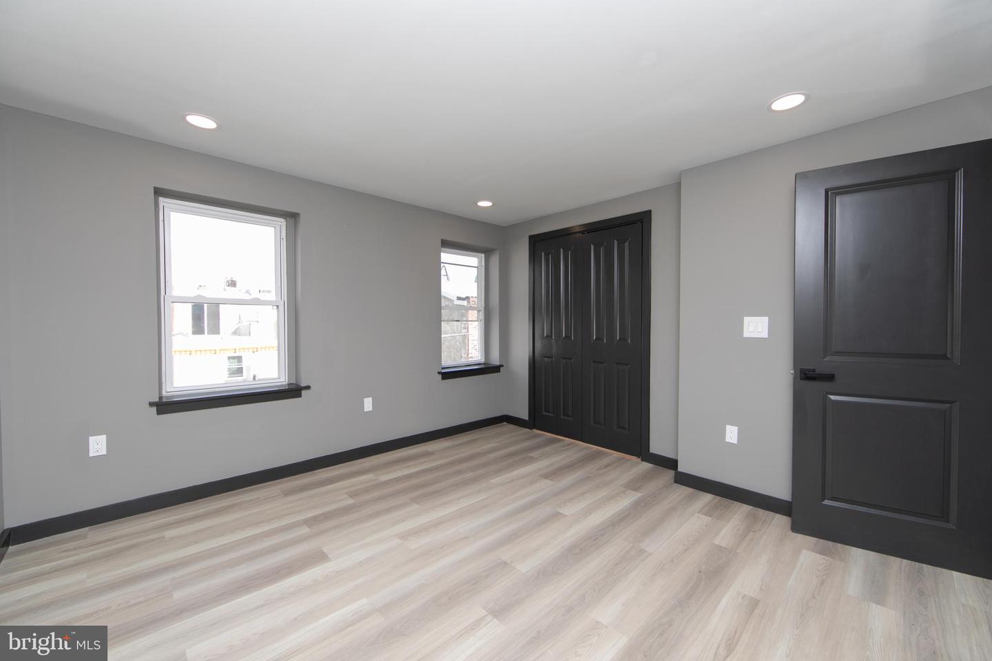 832 League St Property Photo 18