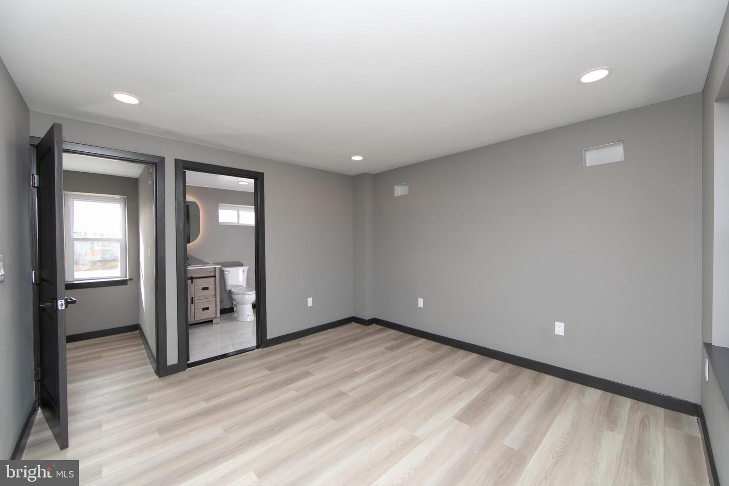 832 League St Property Photo 19