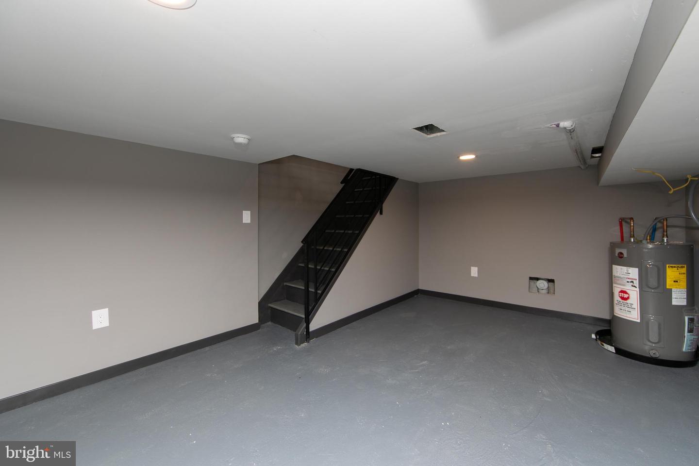 832 League St Property Photo 22