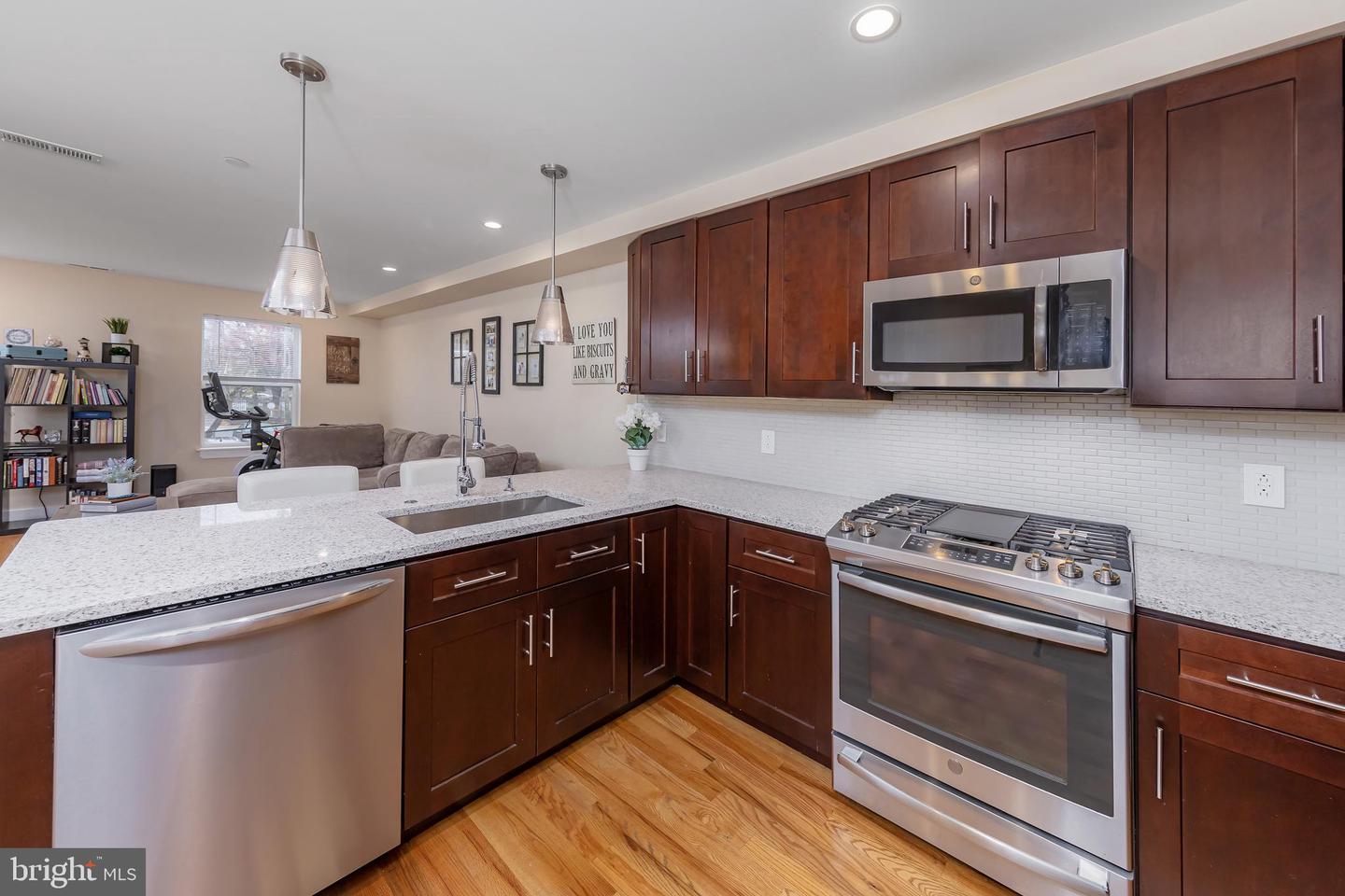 938-40 N Marshall St #3 Property Photo 7