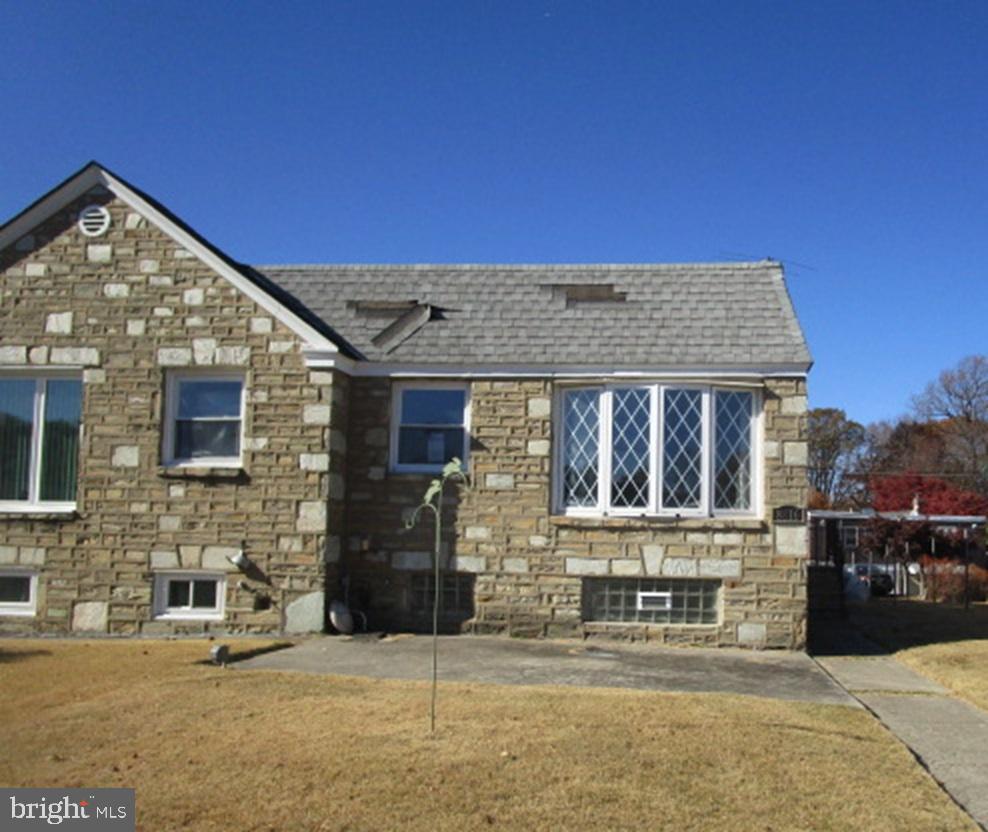 8816 Bradford St Property Photo 1
