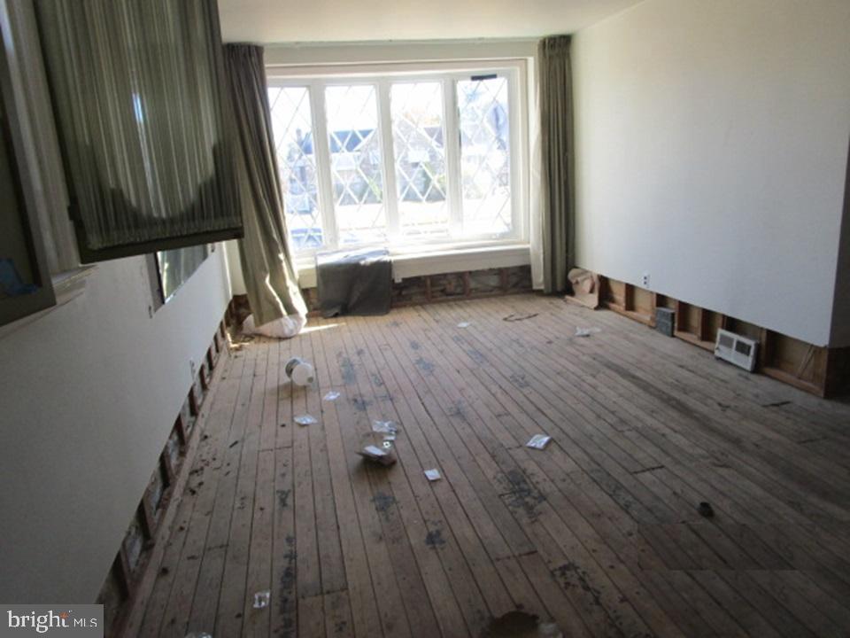 8816 Bradford St Property Photo 3