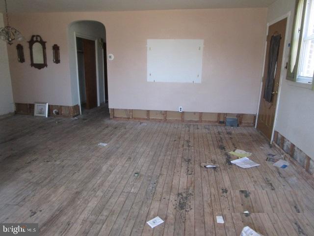 8816 Bradford St Property Photo 5