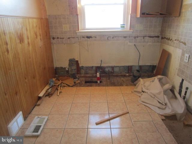 8816 Bradford St Property Photo 6