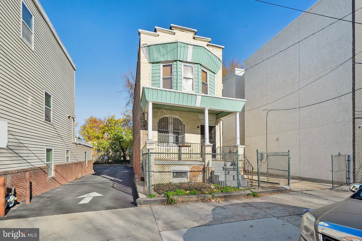 3817 Haverford Ave Property Photo 2