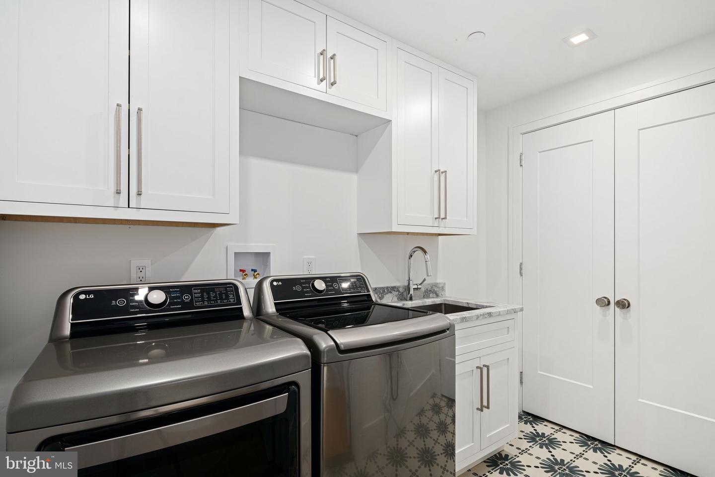 1108 Cypress St Property Photo 23