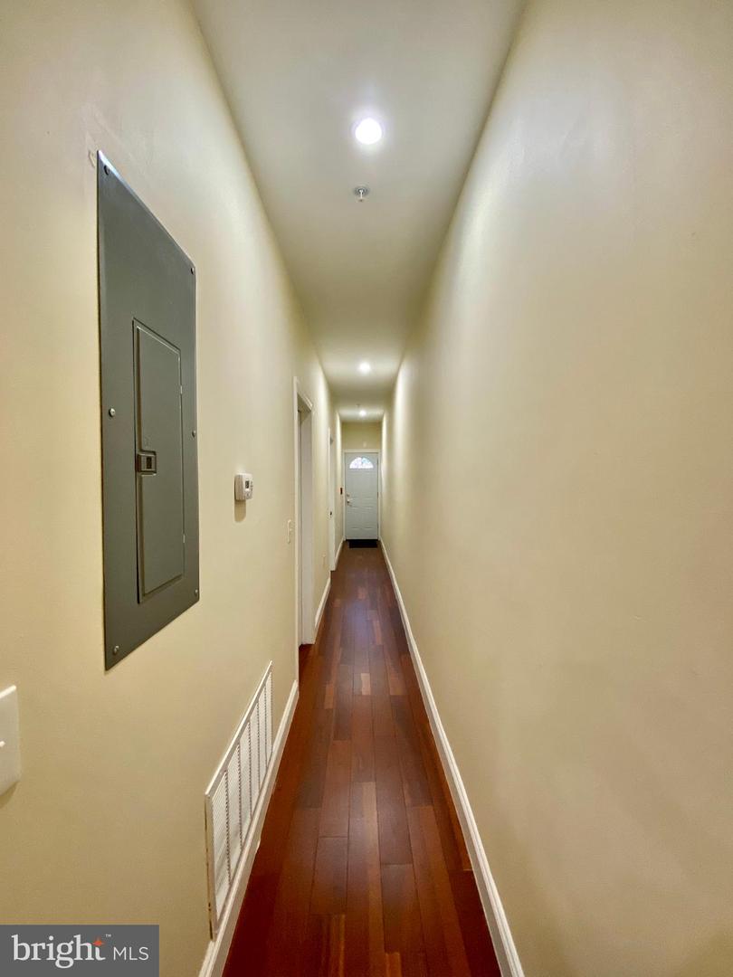 2221 N Park Ave #1 Property Photo 3