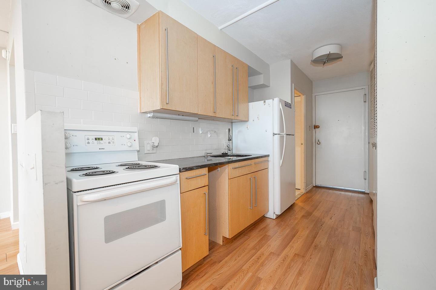 1901 John F Kennedy Blvd #2305 Property Photo 4