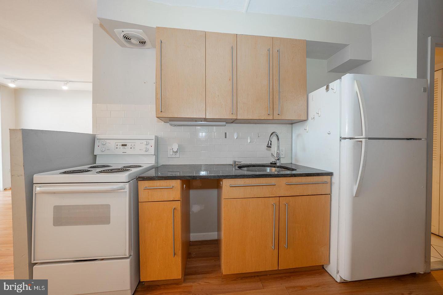 1901 John F Kennedy Blvd #2305 Property Photo 5